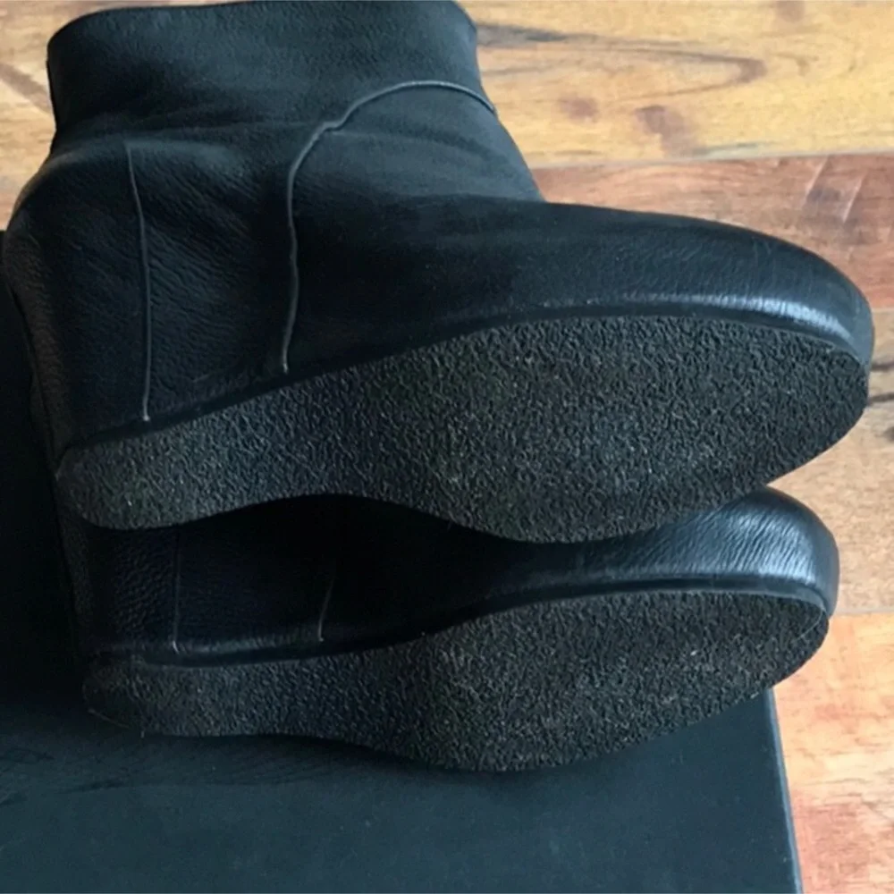 Trouve Black Leather Wedge Ankle Booties - Picture 4 of 8